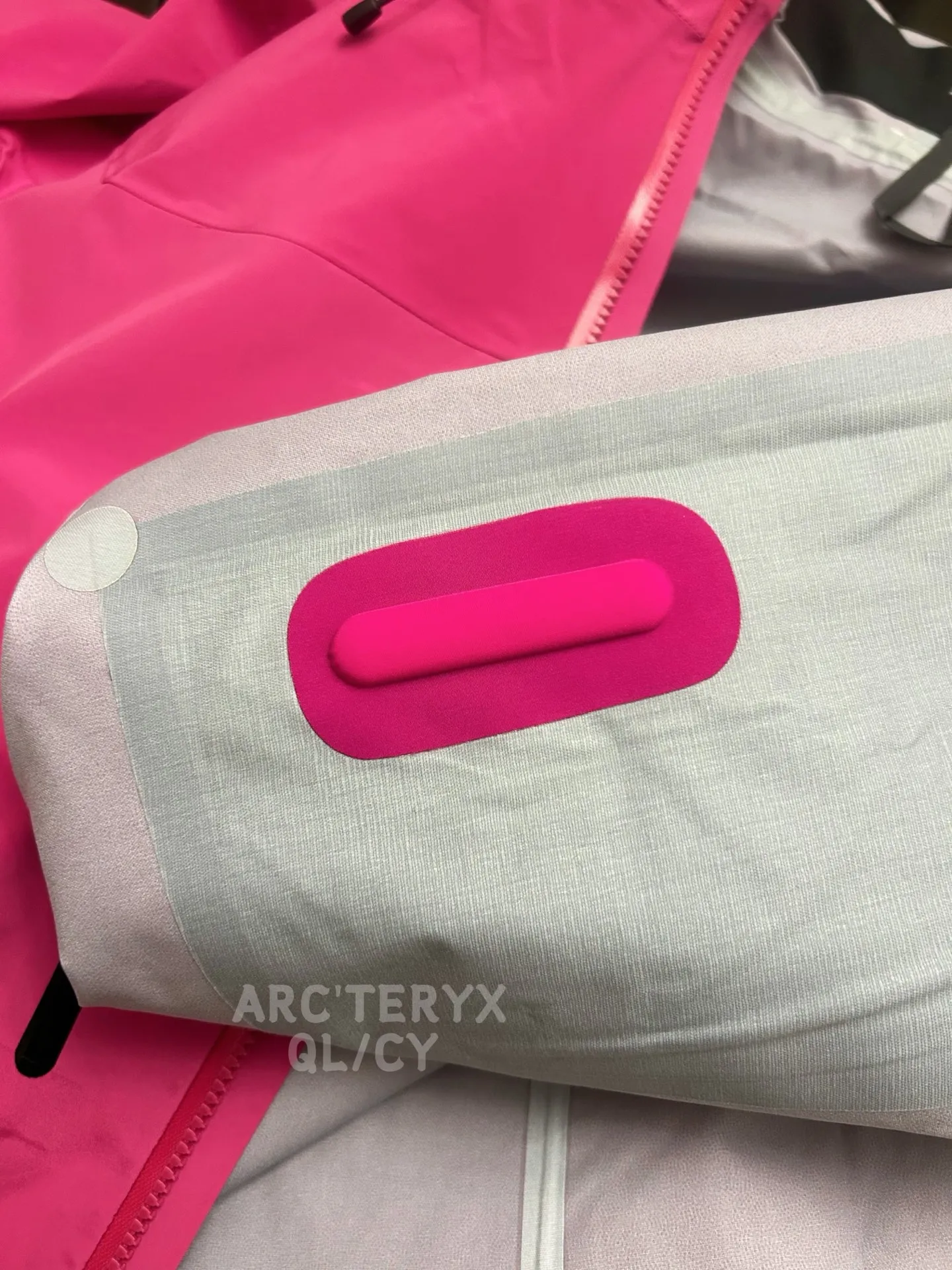 Quality Arcteryx Alpha Series Sv 7 GORE-TEX Pro Logo ：X 000007555 Quality ！ low 24SS Arc‘teryx ， 6 ， ， ， ！ Recco ， ， ！ . ， .！ ， Quality， . ！ ！ ！ ！ GORE-TEX 3.0 Logo ， ， ， ， ， ， ， ， 。 ， Black！ ！ Red Blue！ ！ ！ Size：S-XXL ： / / / / / / Gray/ / / ：76 78 80 82 84 ：60 62 64 66 68 ：47 48 49 50 51 S 90-120 M 120-140 L 140-160 XL 160-180 XXL 180